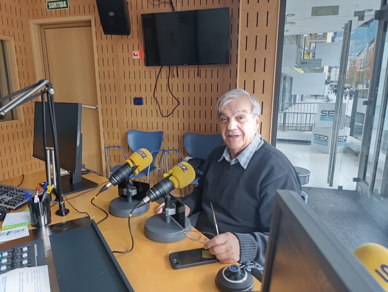 L'excònsol d'Ordino i portaveu de Virtus, Josep Duró, als estudis de la SER