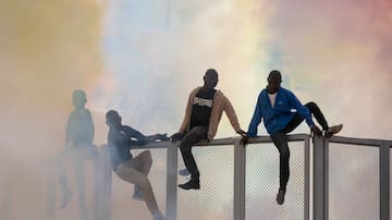 El artista Escif salva del fuego los polémicos ninots de migrantes de la falla municipal de València