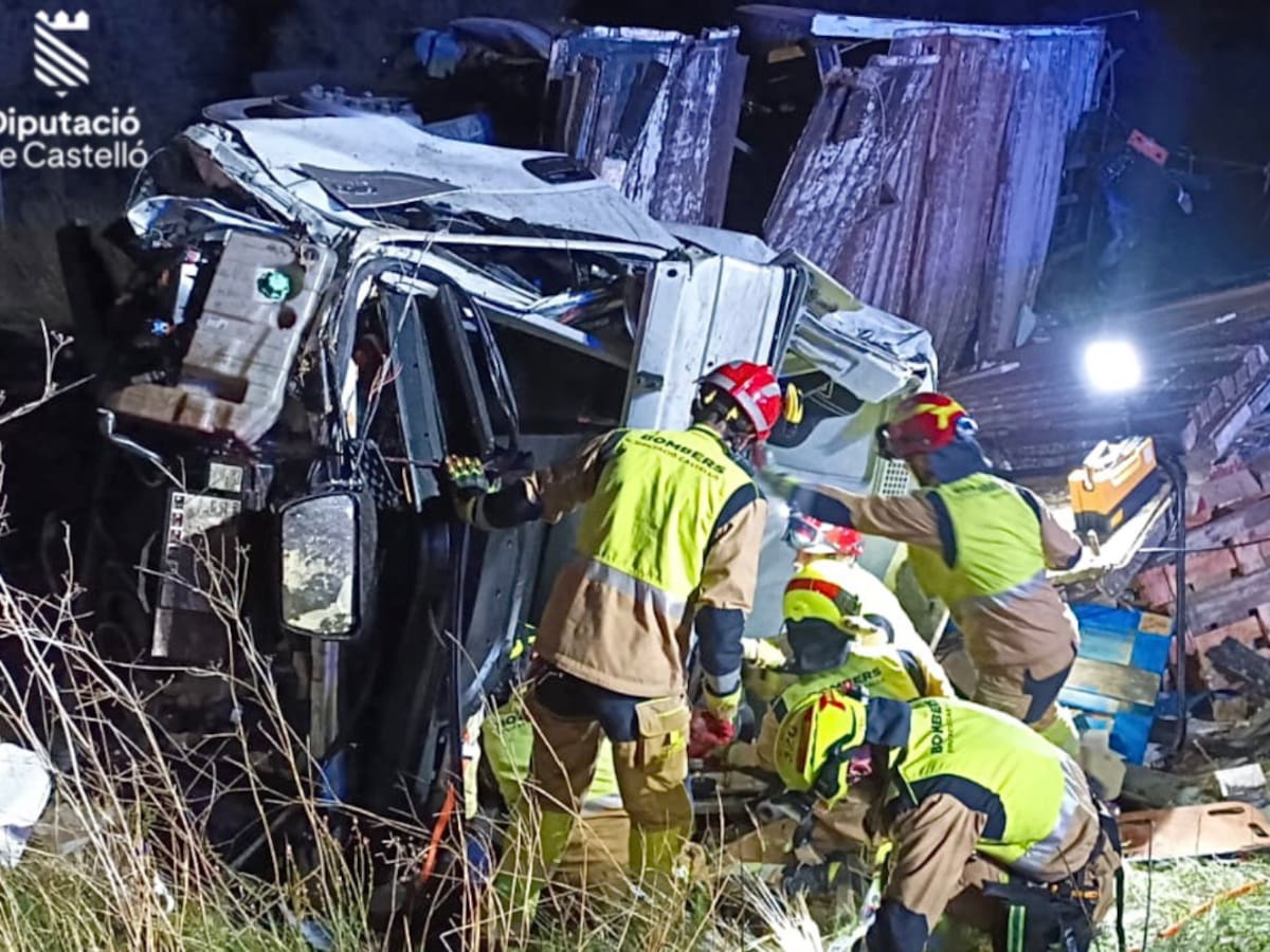 Dos accidentes en la AP-7 con tres camiones implicados dejan dos personas heridas
