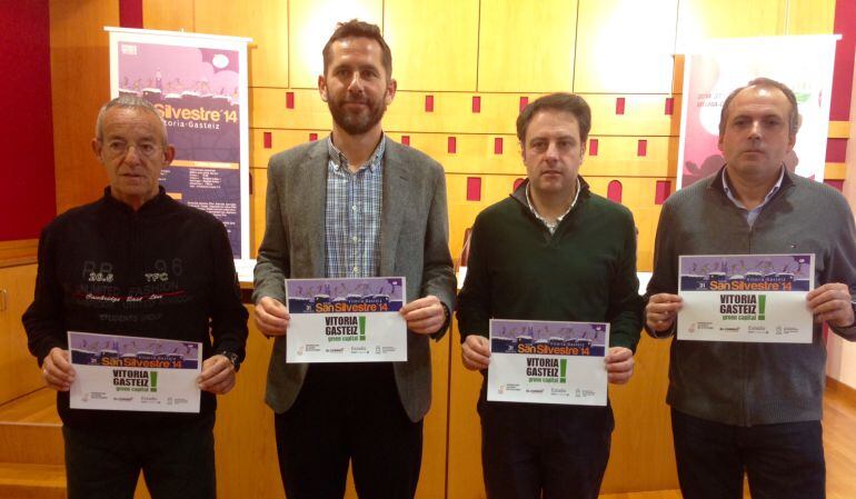 Andrés Sánchez (FAA), Mikel Urdangarin (Estadio), Alfredo Iturricha (Ayuntamiento) y Mikel García Zurbano (FAA).