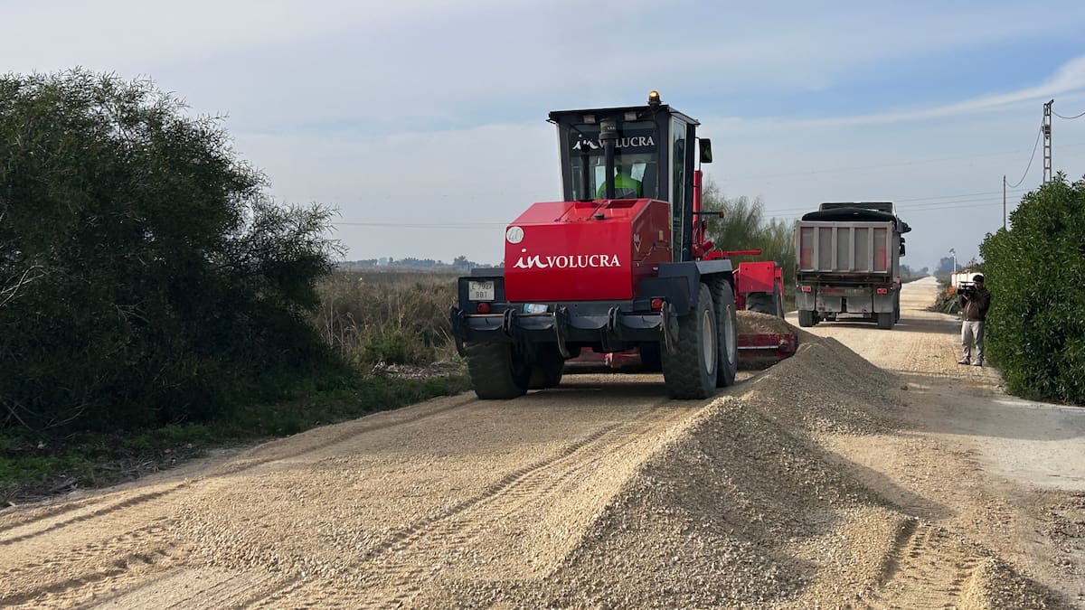 El Ayuntamiento de Elche impulsa una nueva fase de asfaltado en el Camp d’Elx con 2,4 millones de inversión