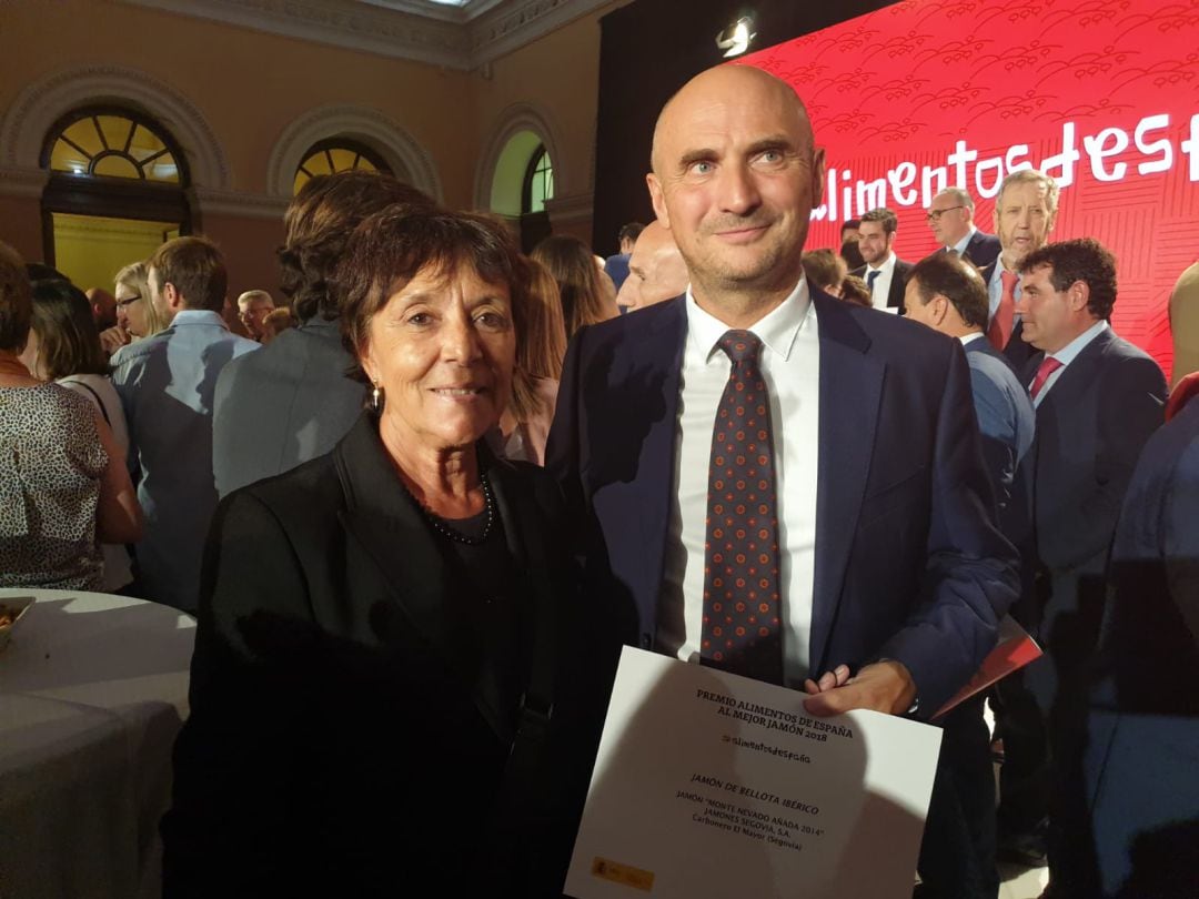 La delegada el Gobierno Mercedes martín junto al director general de Jamones Segovia Juan Vicente Olmos