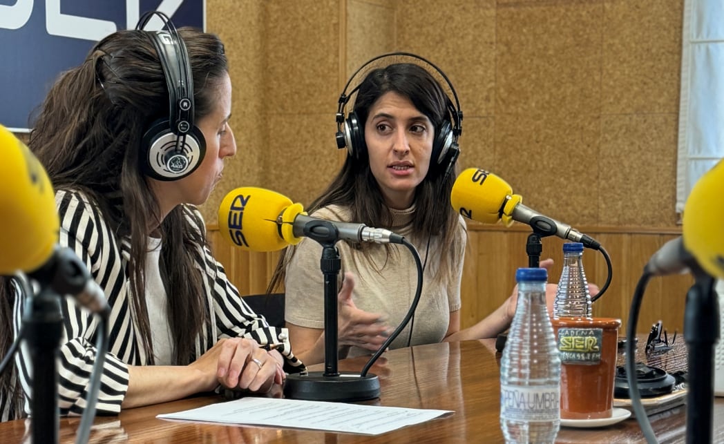 Paula García Notario (Dcha.) con Beatriz Hernández en la Escuela de Salud de SER Cuenca.
