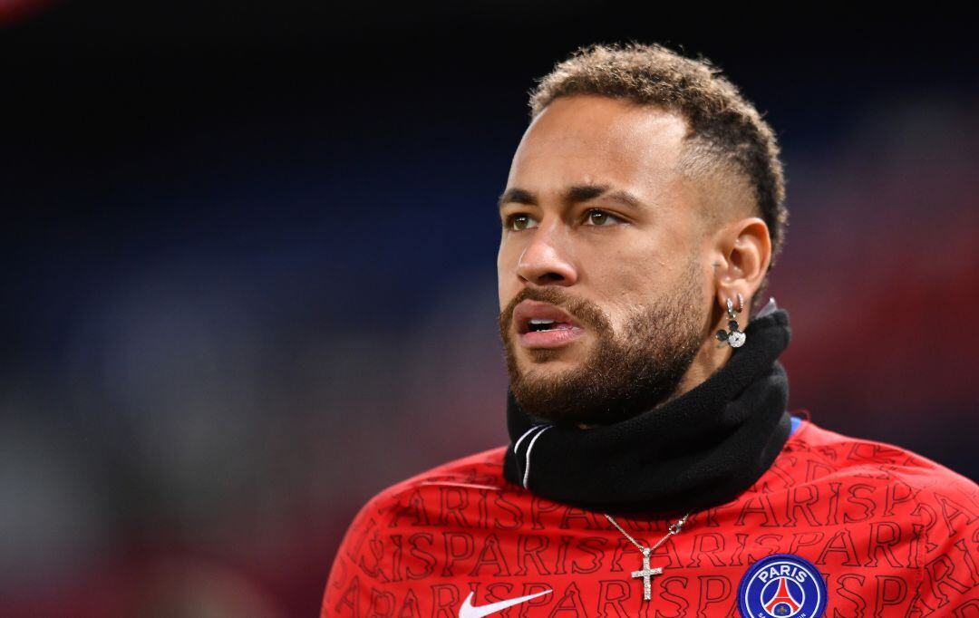 Neymar, durante un calentamiento con el PSG