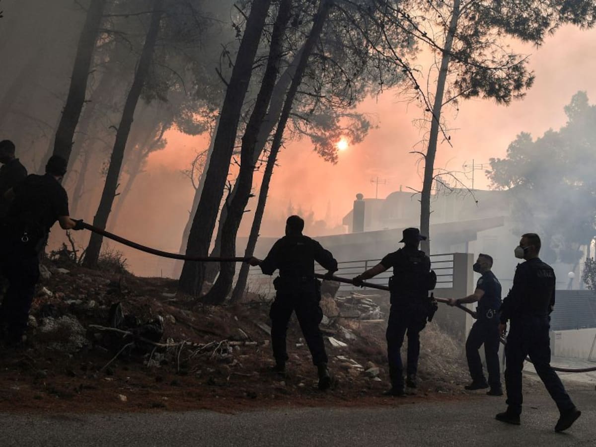Turquía y Grecia continúan luchando contra los incendios mientras llega la ayuda internacional