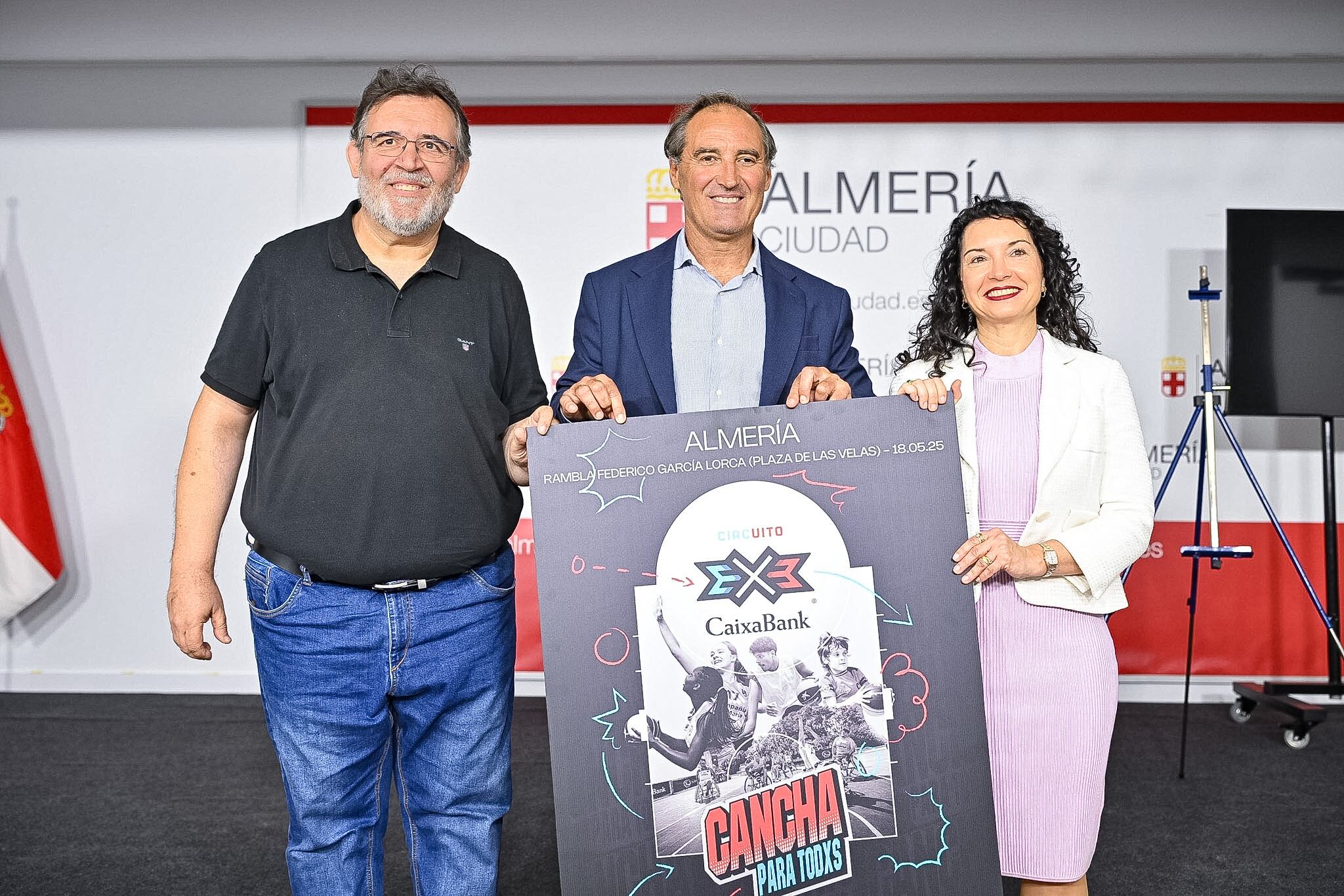 El espectáculo del baloncesto de calle llega a Almería el próximo domingo, día 18, con el Circuito 3x3 Caixabank.