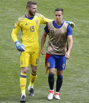 De Gea charla con Lucas al término del partido en Toulouse frente a República Checa