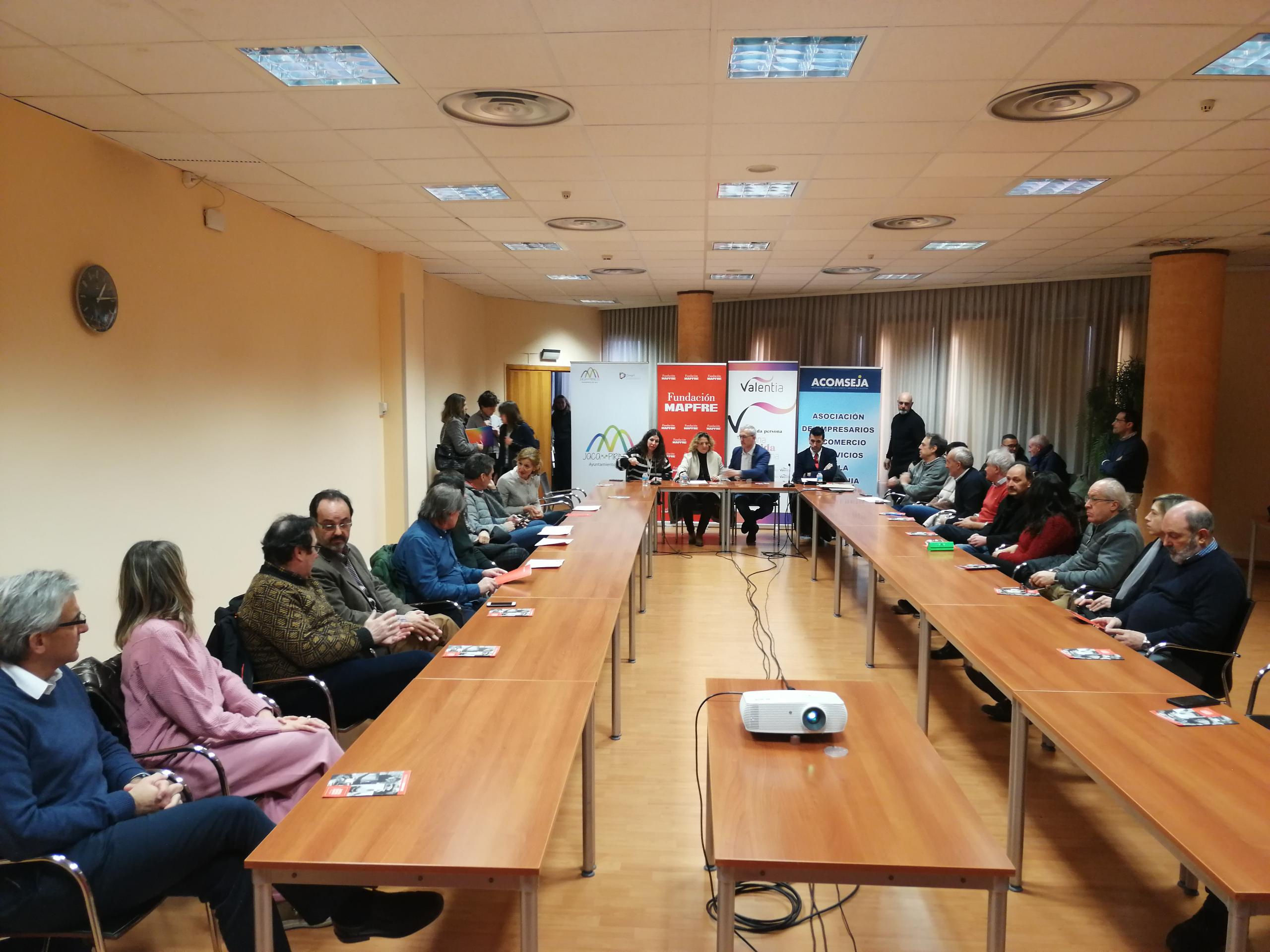 Una veintena de empresarios acudían a las jornadas de presentación del proyecto en Jaca