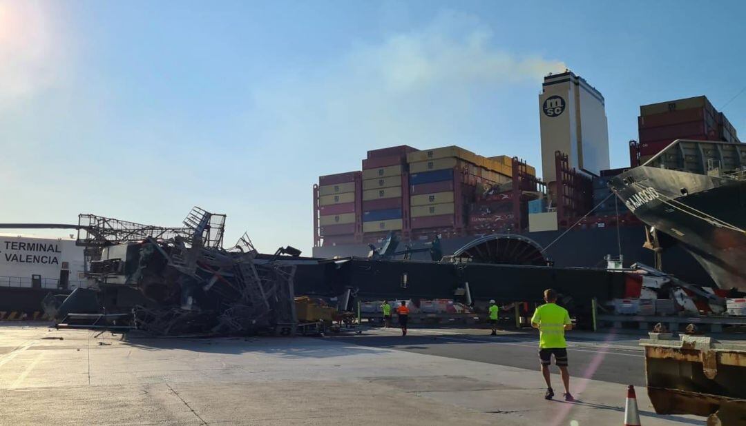 Imagen de como ha quedado la zona portuaria donde se ha producido este domingo el accidente en València.