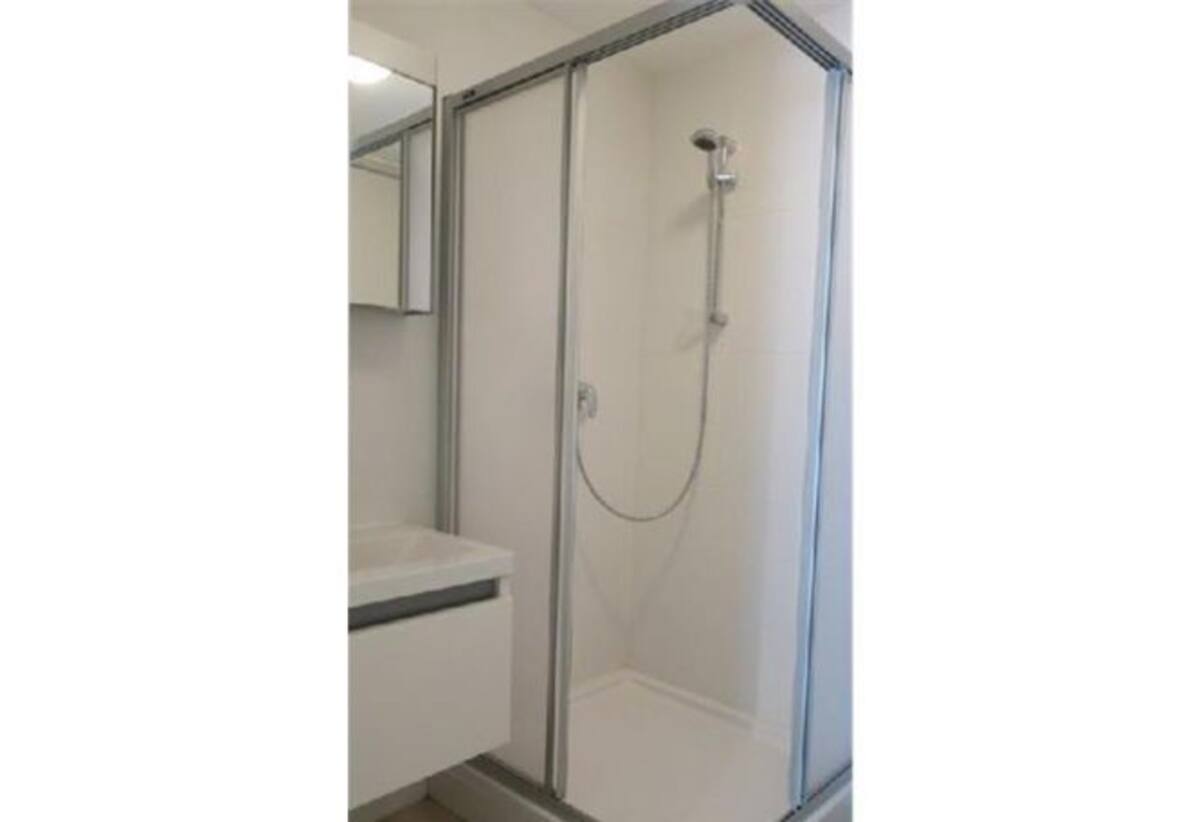 Uno de los baños de la vivienda.