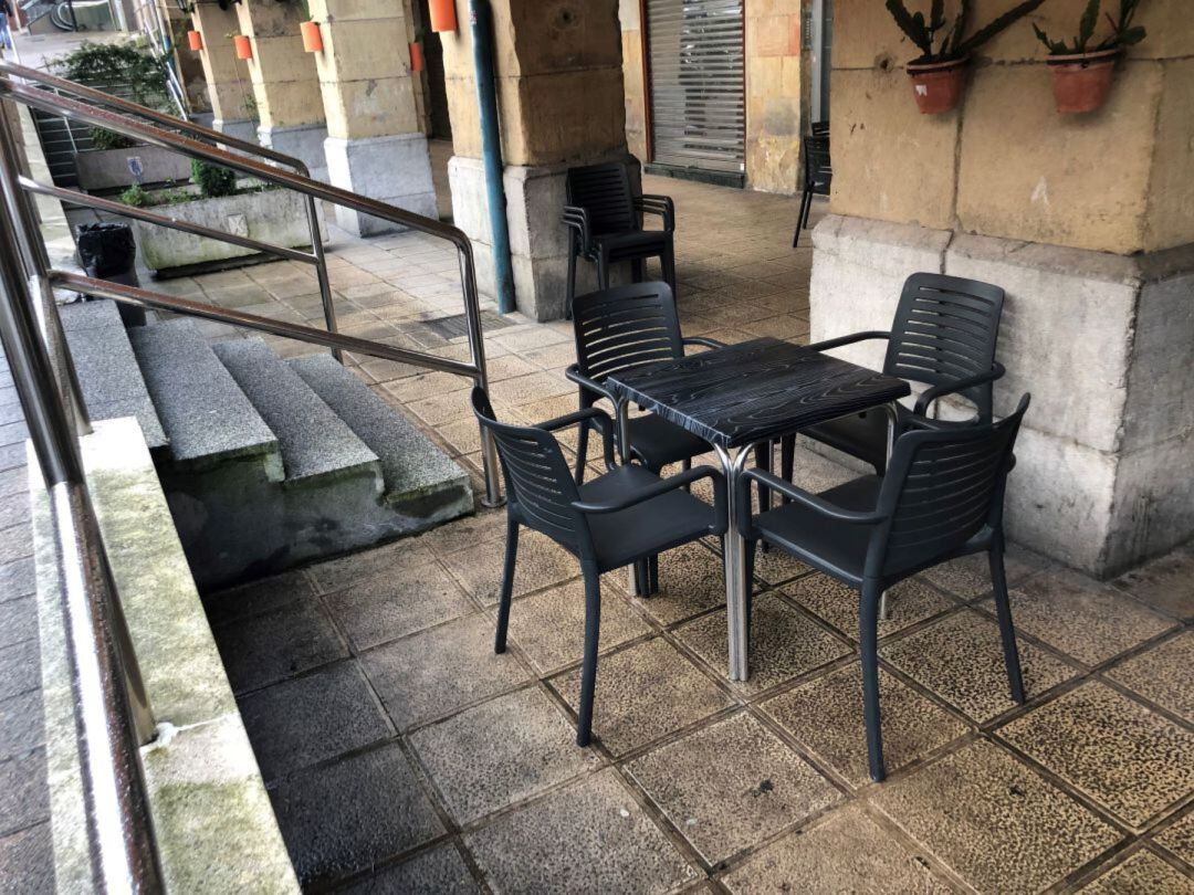 Una terraza de un bar céntrico de Eibar