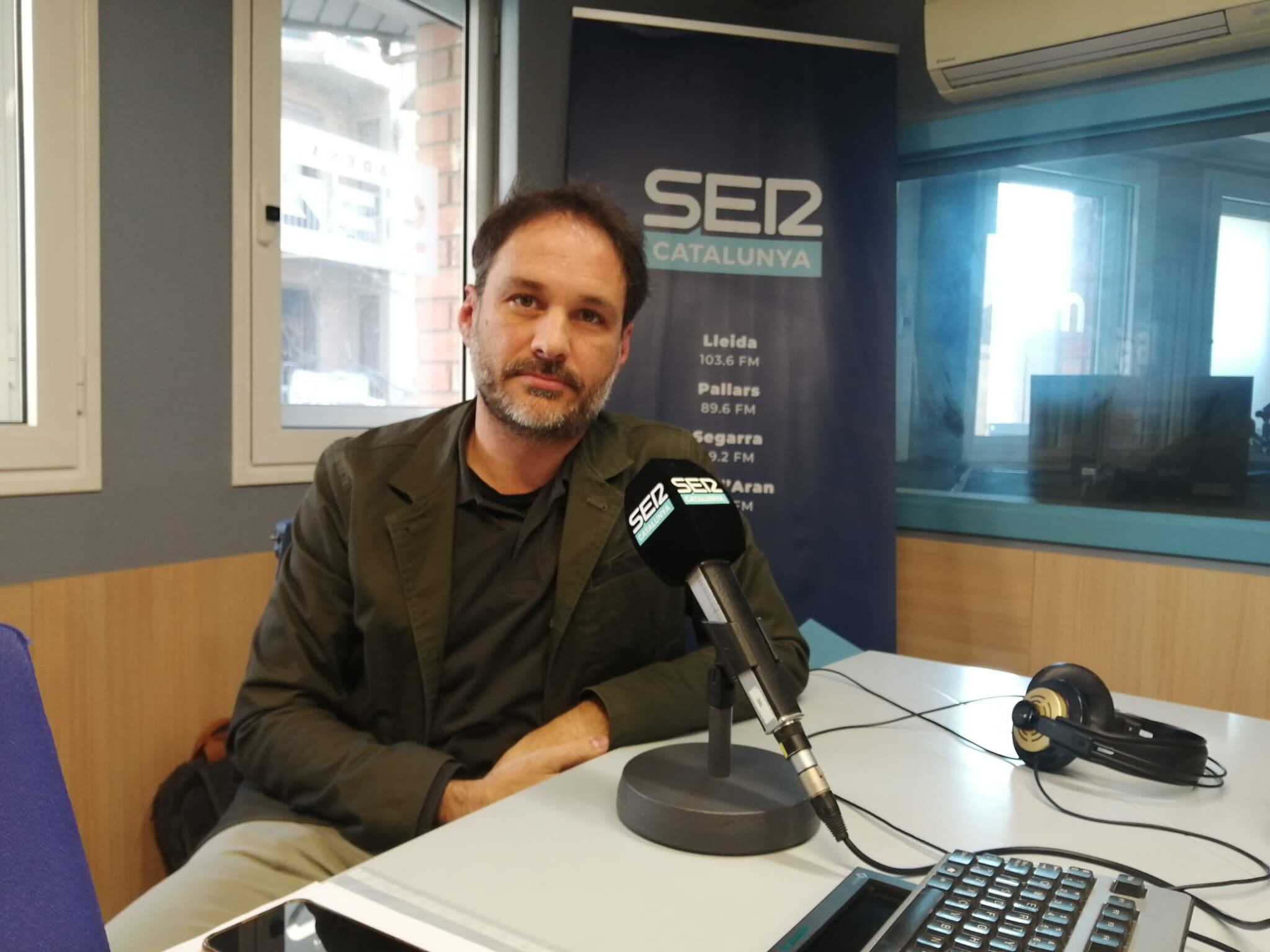 Un moment de l'entrevista a Lluís de la Fuente a Ràdio Lleida.