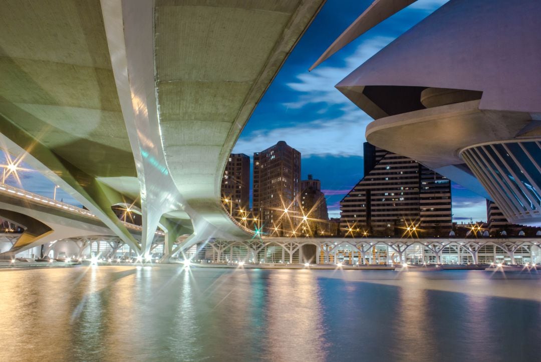 La Ciudad de las Artes y las Ciencias de València acoge numerosos rodajes de producciones audiovisuales cada año. 