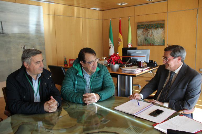 Reunión del presidente de la Diputación de Granada con los líderes provinciales de CCOO y UGT