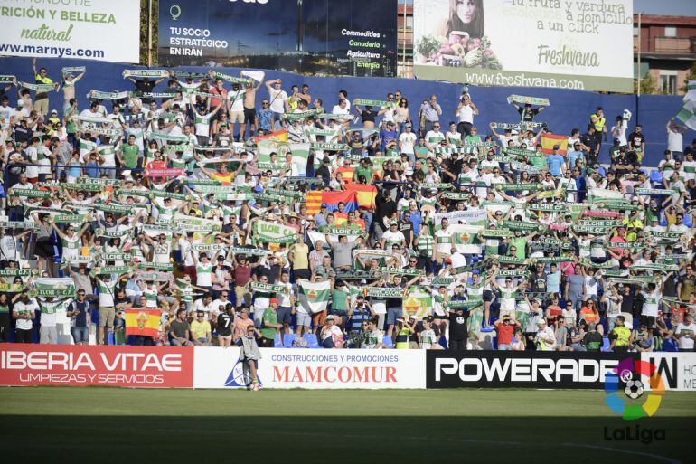 Mil aficionados del Elche C.F. apoyaron a su equipo en La Condomina