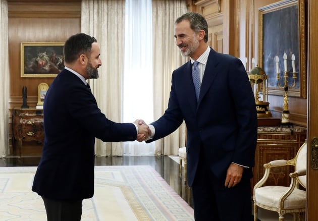 El líder de Vox Santiago Abascal con Felipe VI