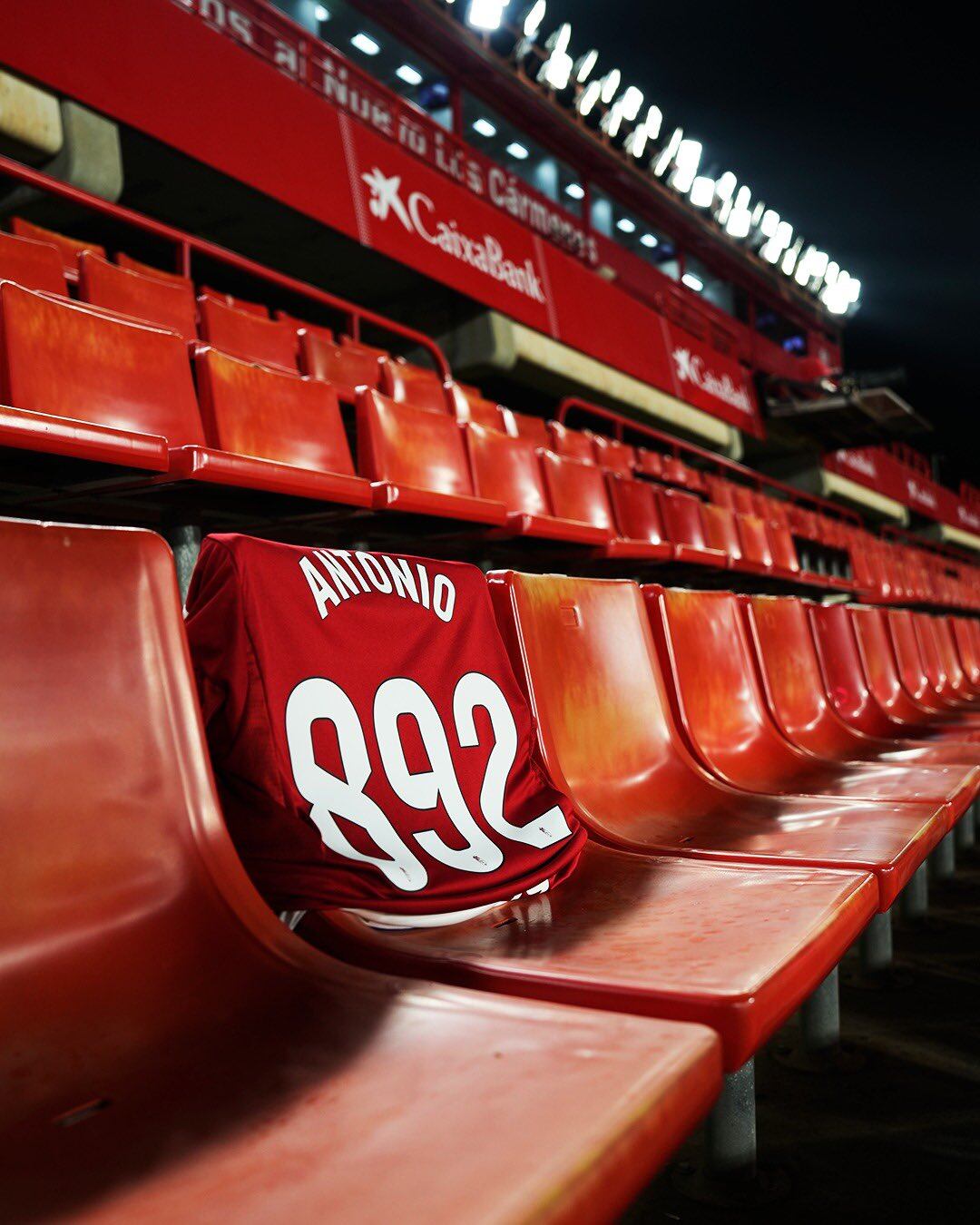 La camiseta del Granada en el estadio de Los Cármenes