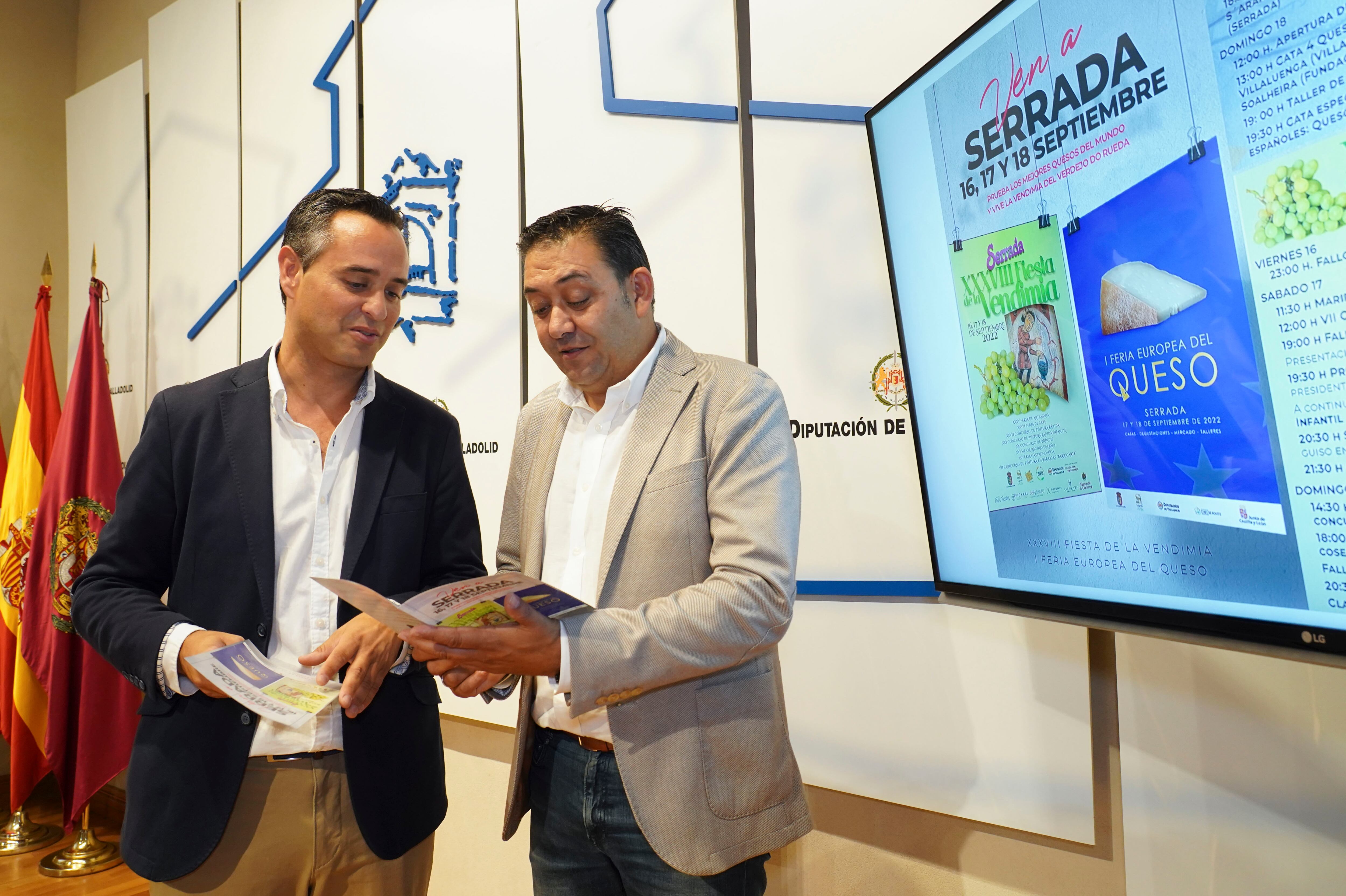 Valladolid. 15/9/2022. El diputado de Contratación y Nuevas Tecnologías, Alfonso Romo, y el alcalde de Serrada, César López, presentan en la Sala de Recepciones del Palacio de Pimentel, la XXXVIII Fiesta de la Vendimia y la I Feria del Queso de Serrada que se celebrarán en el municipio el 16, 17 y 18 de septiembre. FOTO/DPV/Miguel Ángel Santos