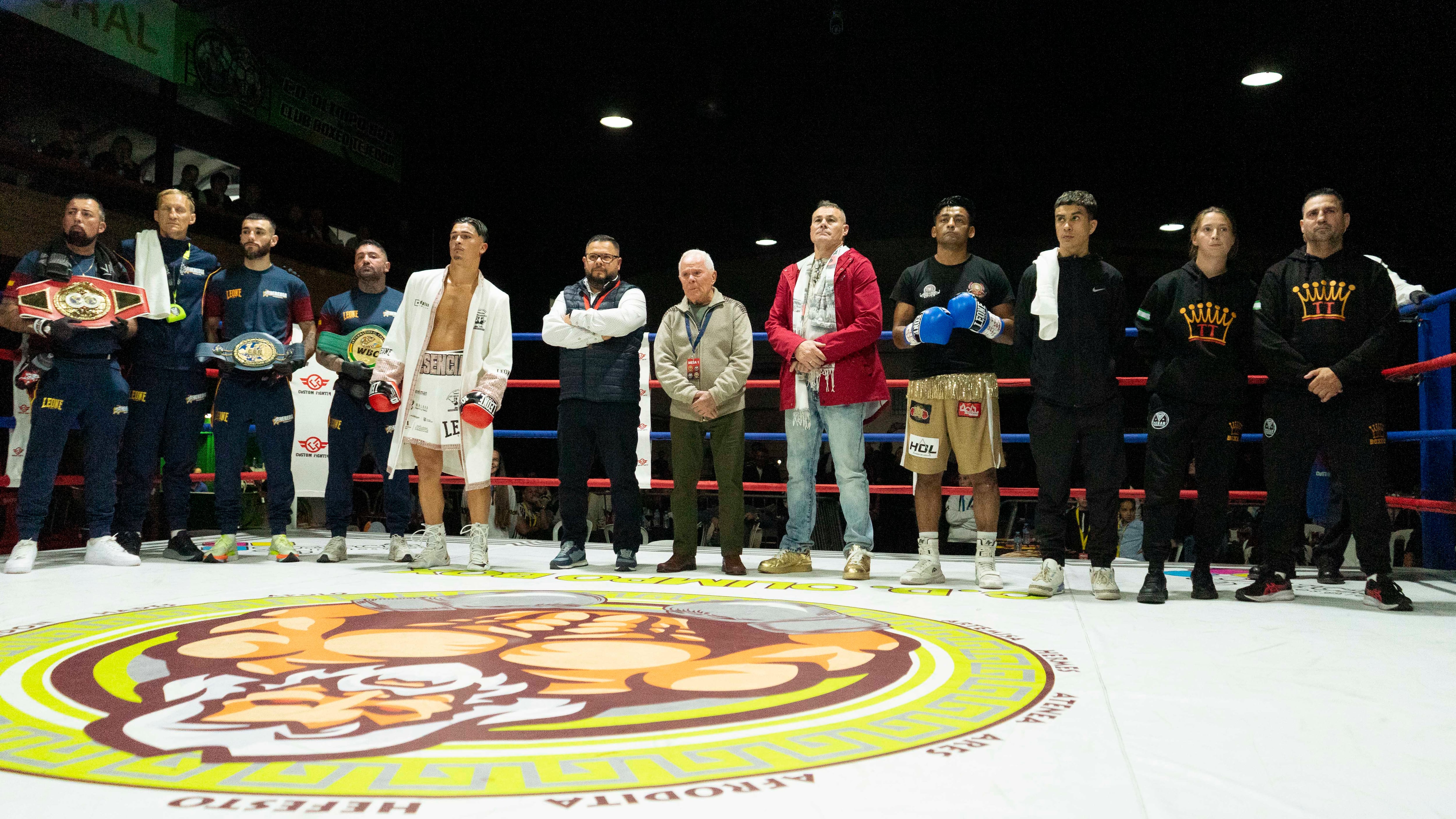 Boxeo de altura y emoción en el homenaje de Almería a José Bisbal, con presencia de su hermano Juan.