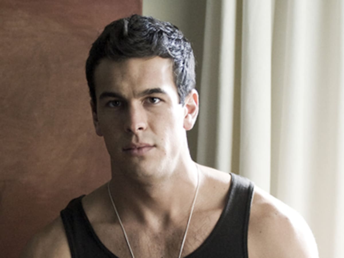 Mario Casas. El arte de saber lucir una camiseta (y sí, también lo que hay debajo)
