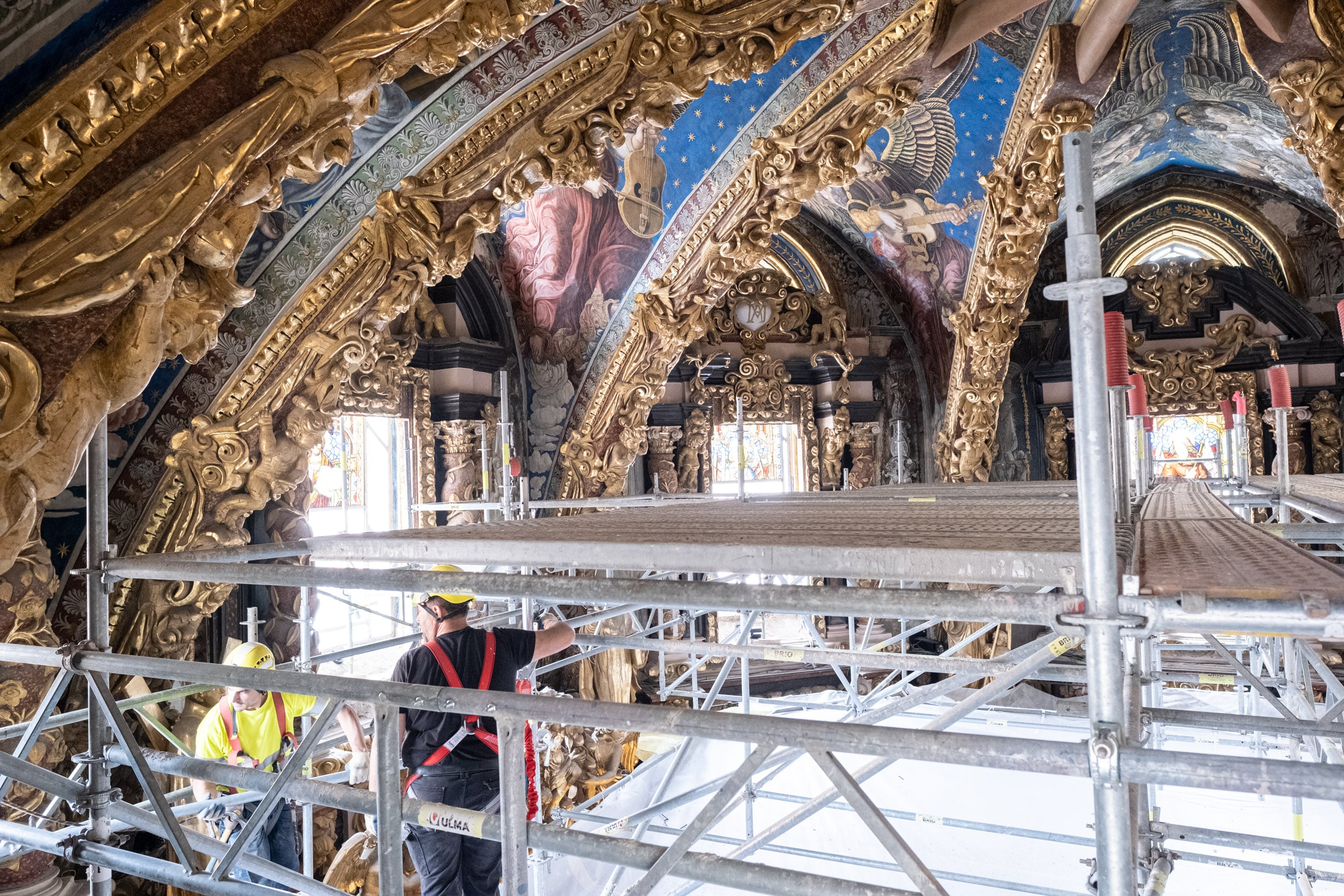 La Catedral de València desmonta los andamios interiores de la bóveda tras estudiar las afecciones de los ángeles músicos, a la espera de elaborar un proyecto de restauración / Arzobispado de València