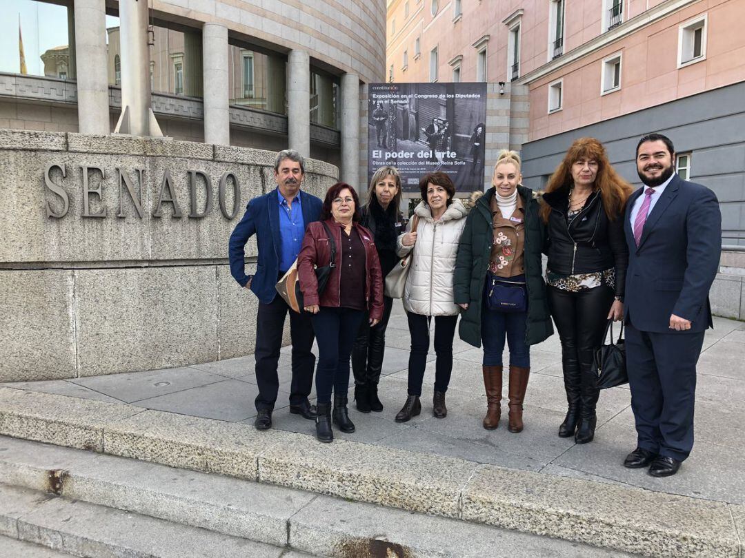 El senador Santi Marí con familias de víctimas por accidentes de tráfico