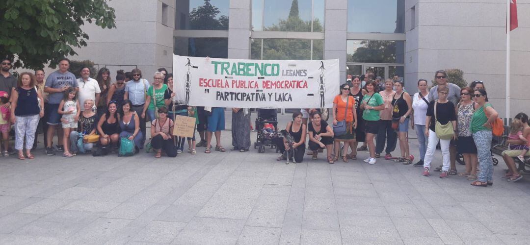 La comunidad educativa se ha manifestado en la DAT Sur, el Ayuntamiento de Leganés y la Asamblea de Madrid