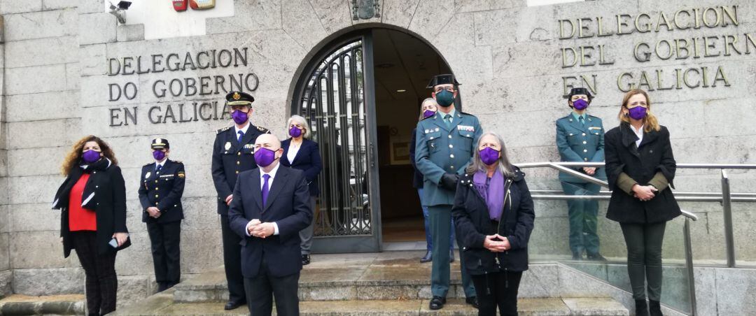 Minuto de silencio frente a la delegación del gobierno