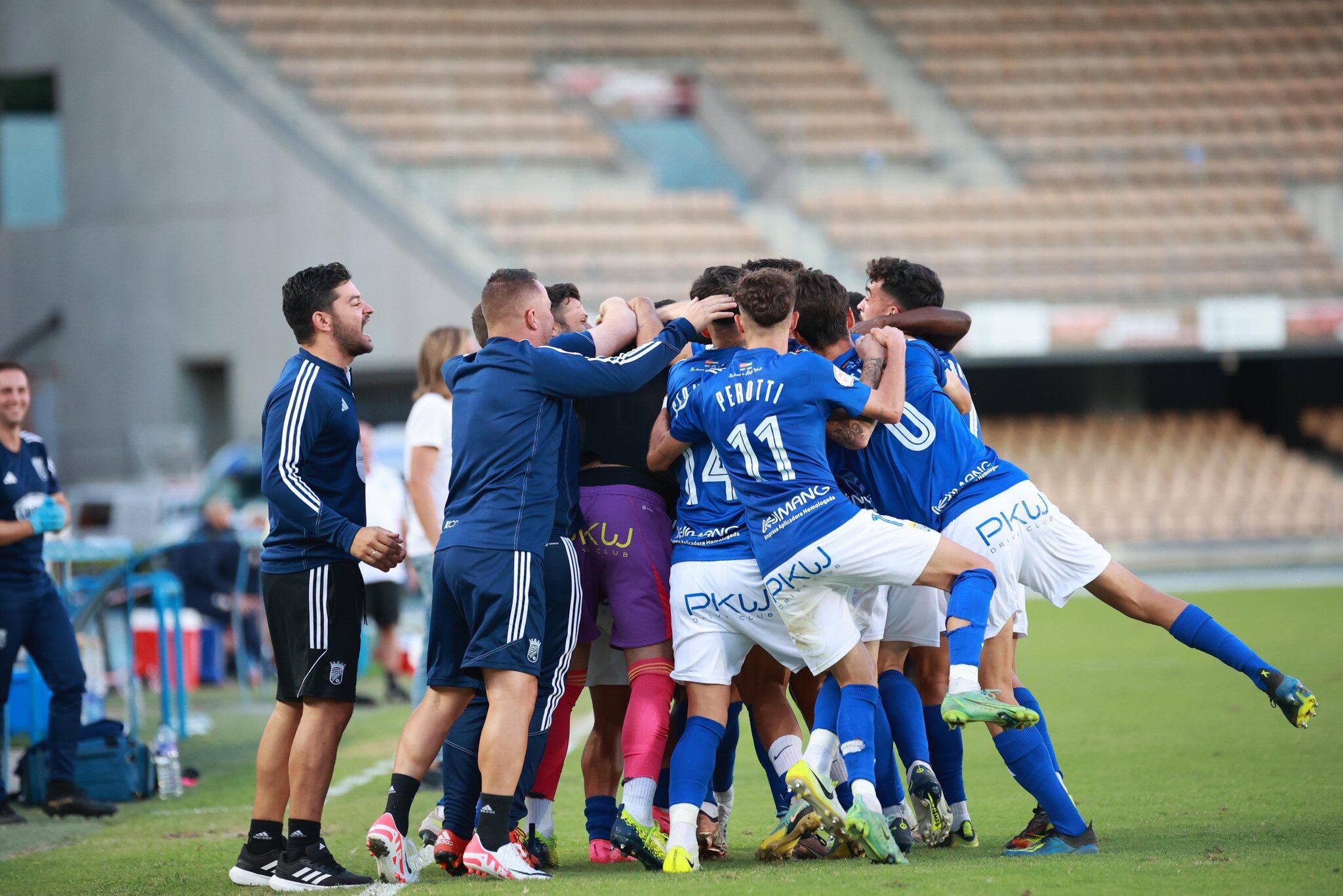 Jugadores del Xerez CD celebrando el gol de Migue García ante el Sevilla C