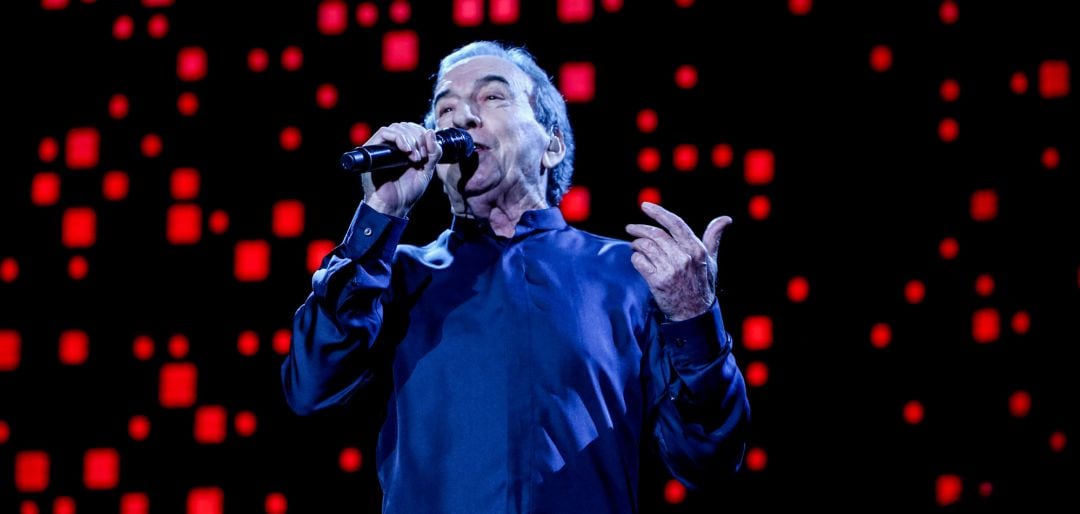 El cantante José Luis Perales durante un concierto en el Wizink Center, a 21 de diciembre de 2021.