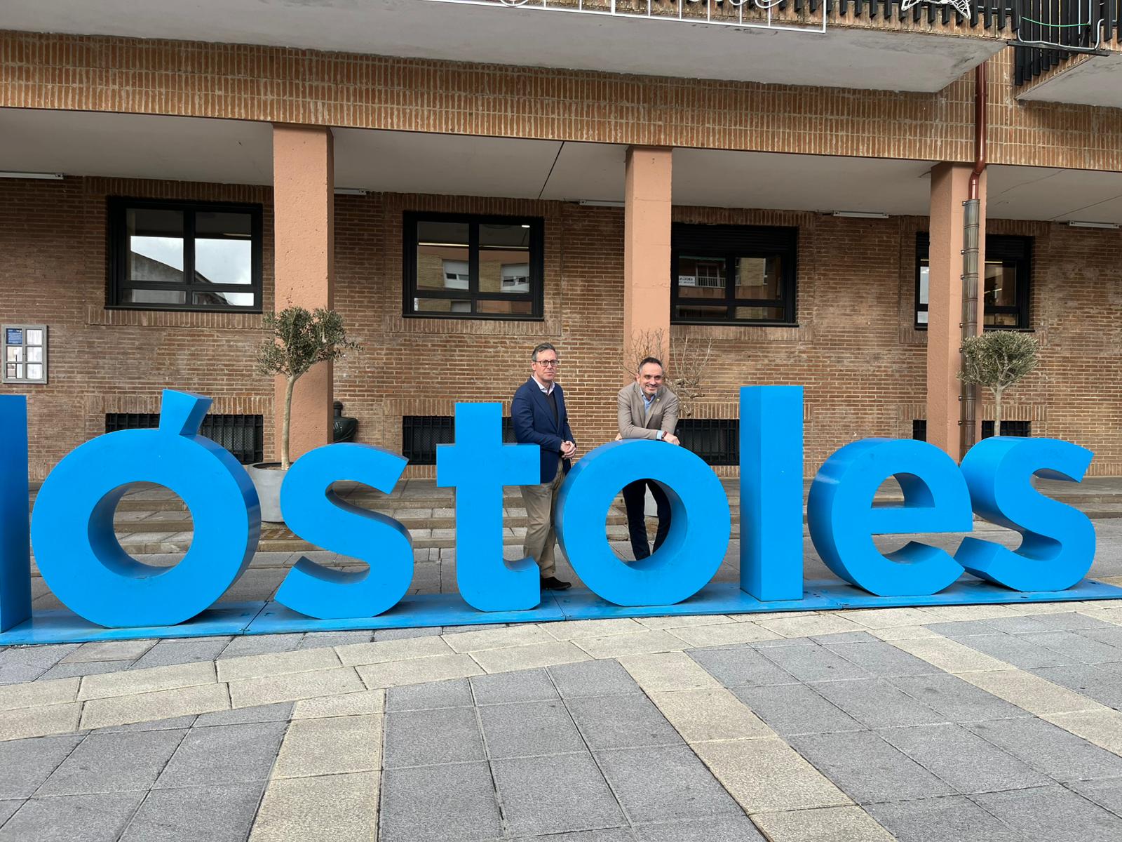 El alcalde de Móstoles, Manuel Bautista, junto al secretario general del PP, Alfonso Serrano