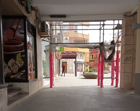 Acceso a la Plaza Mayor desde la calle Espolón