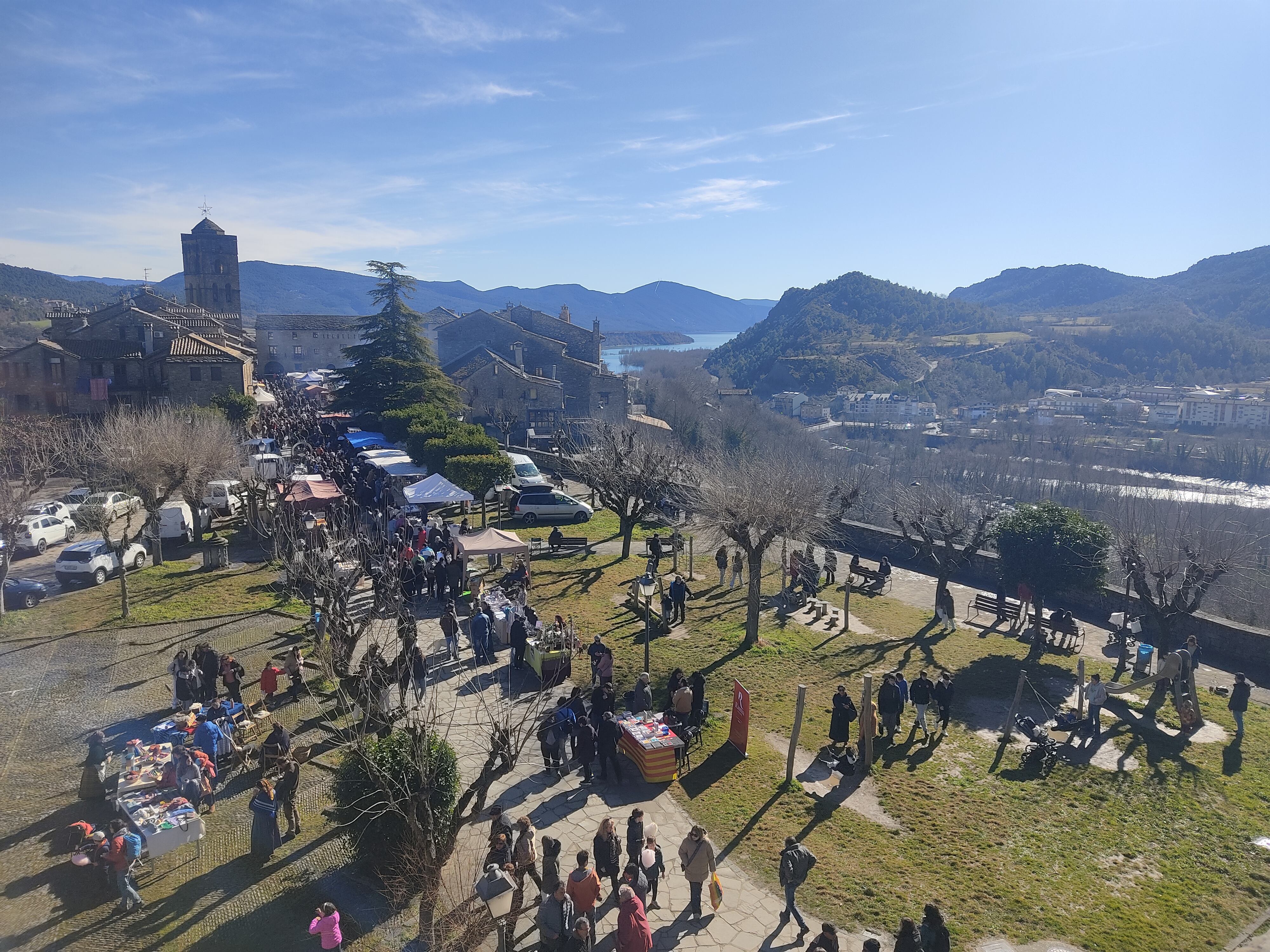 Ambiente de feria desde la muralla del Castillo