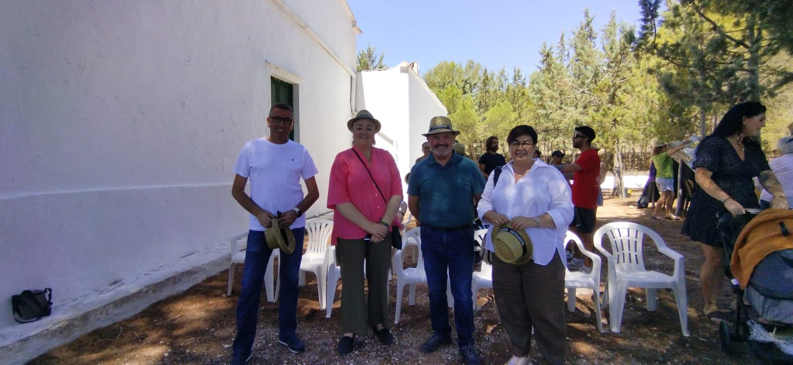 Concejales del ayuntamiento presentes en la Sierra de Salinas