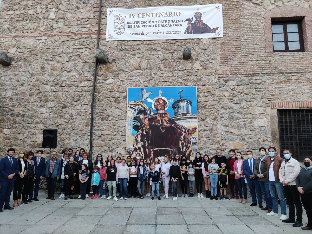 Arenas de San Pedro festeja los 400 años de la beatificación de Fray Pedro de Alcántara con un gran mural