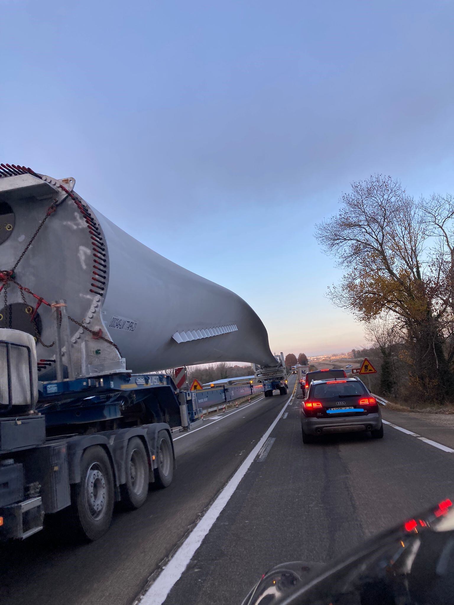 Retenciones en la carretera de Siétamo por el traslado de molinos de viento