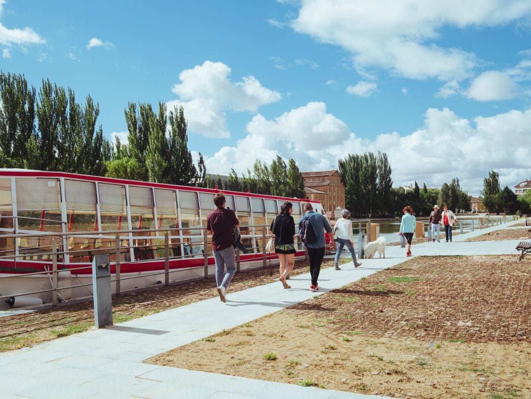 Dársena del Canal de Castilla en Medina de Rioseco