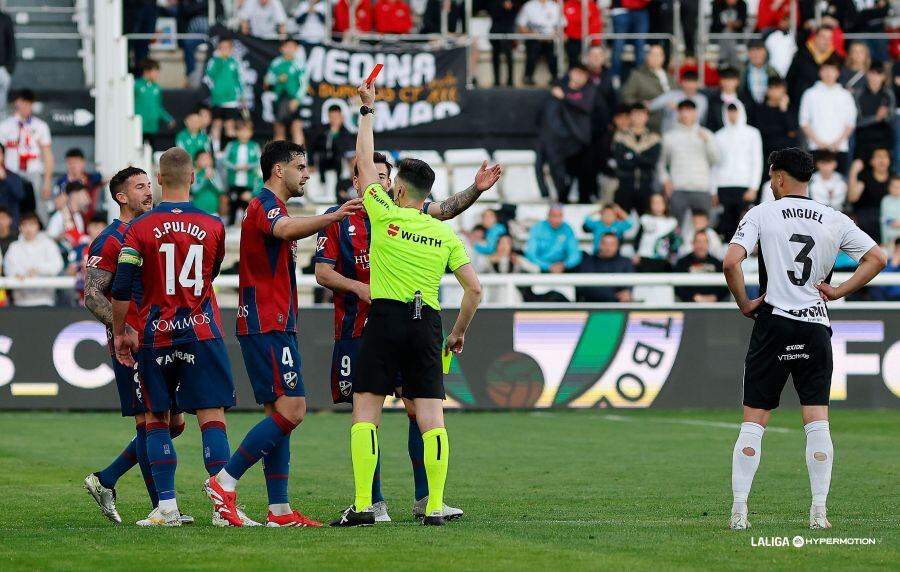 Fuentes Molina expulsó a Sielva en la recta final del partido