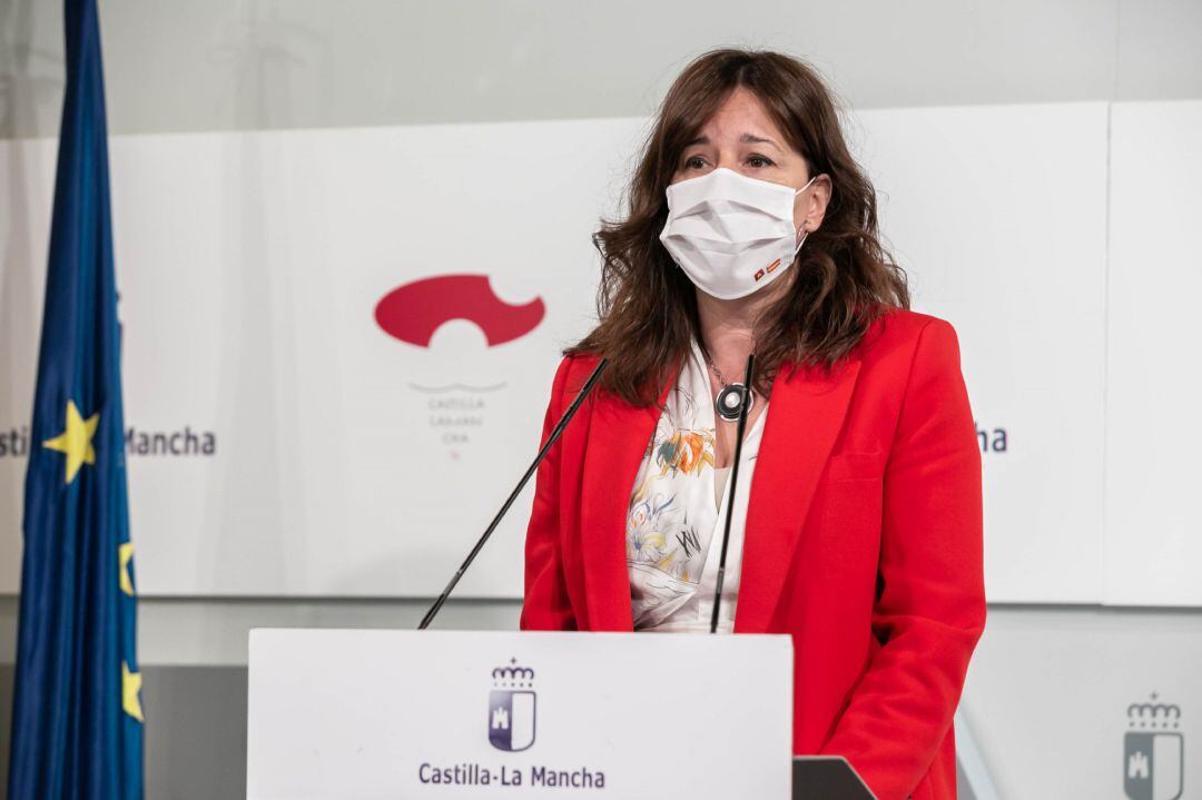 La consejera de Igualdad y portavoz del Gobierno regional, Blanca Fernández, comparece en rueda de prensa en el Palacio de Fuensalida para informar sobre los acuerdos del Consejo de Gobierno