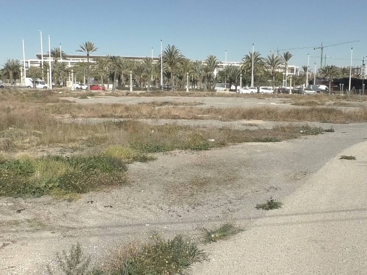 Las parcelas del Palacio de Congresos se reconvertirán en aparcamiento provisional a partir de la próxima semana