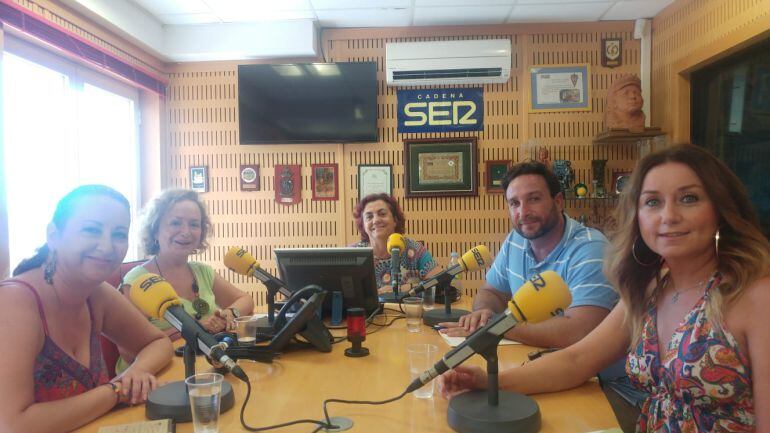 De izquierda a derecha: Araceli Orozco, Elena Santiago, Isabel Canto, José Carlos Vera y Josefa Moreno