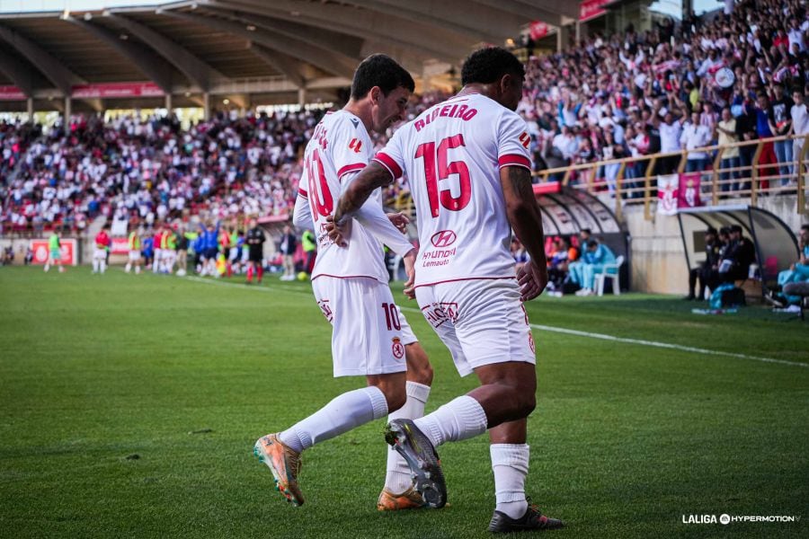 Lucas Ribeiro y Chacón celebran el gol del gallego contra el Valladolid.