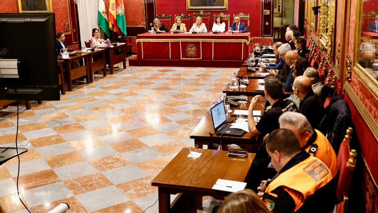 Junta local de seguridad en Granada como preparación de la Feria del Corpus