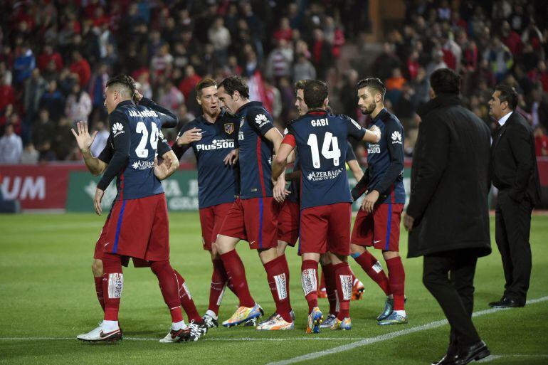 Celebración de los jugadores del Atlético del primer gol ante el Granada