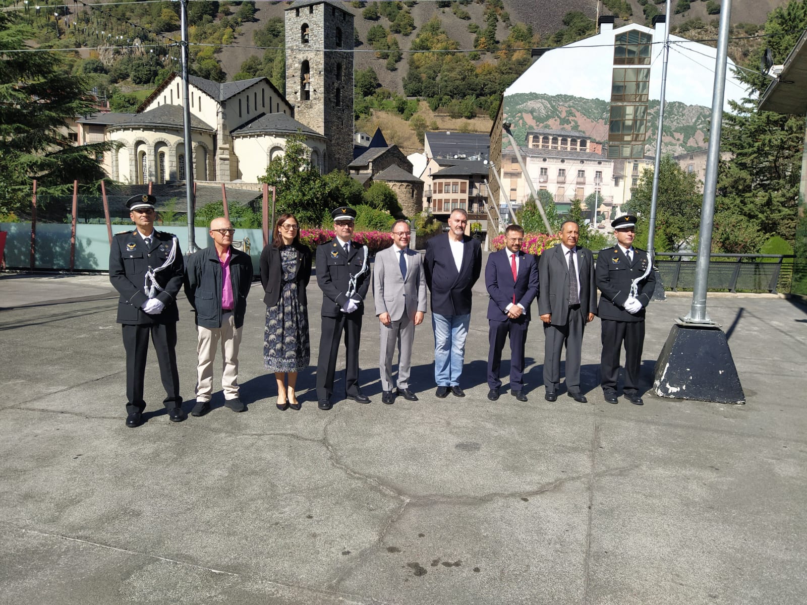 Foto de família durant l'acte de celebració de la diada de la patrona del cos d'agents penitenciaris d'Andorra.