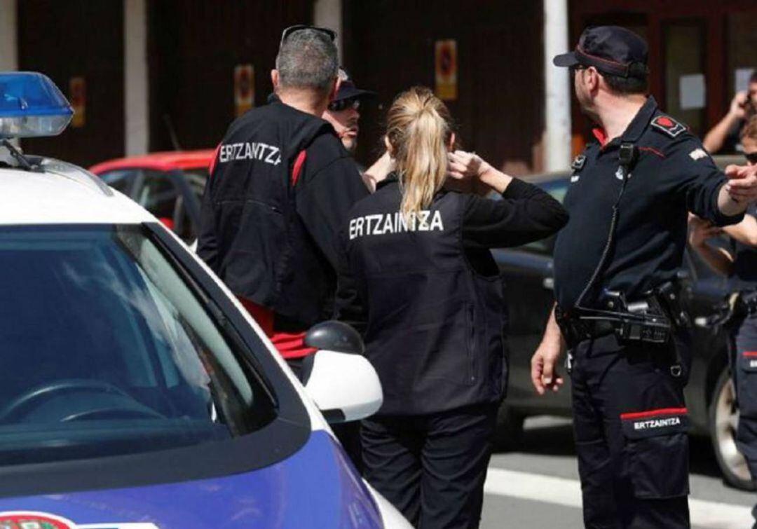 Agentes de la Ertzaintza