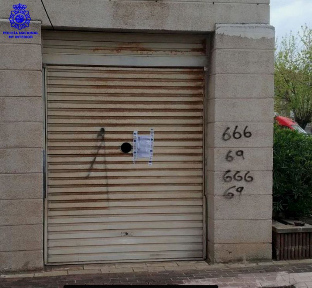 Los detenidos fueron vistos por forzando el garaje por un ciudadano, que llamó al 091, aportando la descripción de los sospechosos