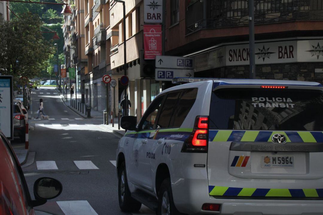 Una patrulla de la Policia al centre d'Andorra la Vella.