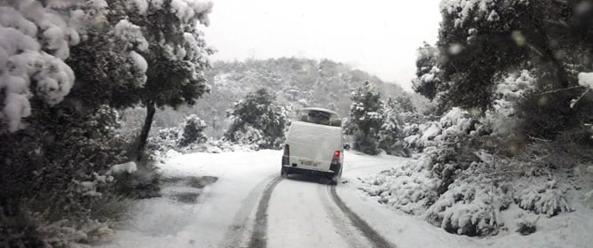 Paraje conocido como Prado Negro en Huétor Santillán (Granada) zona próxima a la A-92 autovía que ha sido cortada a la altura del Puerto de la Mora por la acumulación de nieve.