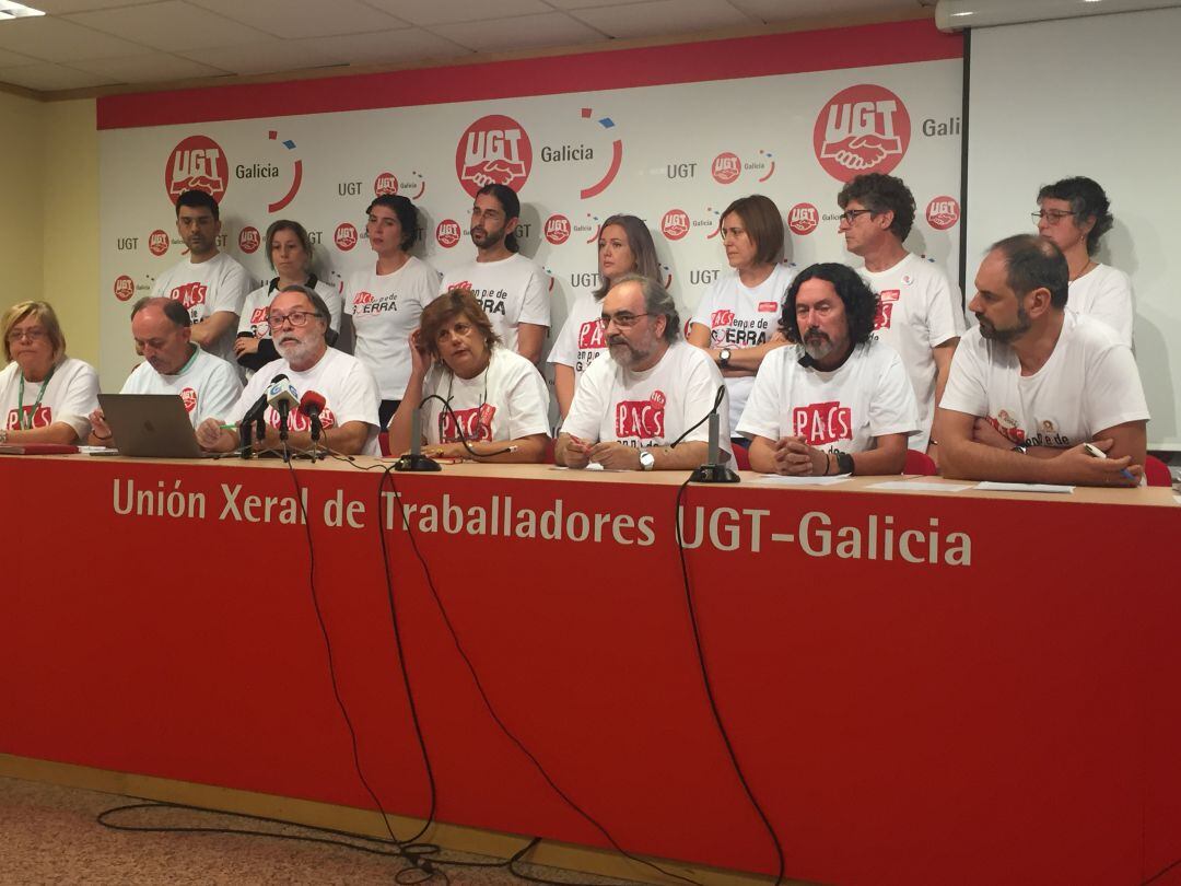 Delegados de todos los sindicatos que forman el colectivo PACs en pé de guerra durante la rueda de prensa